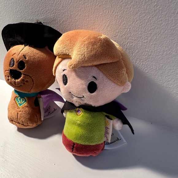 2 of your fave guys, fresh from the Mystery Machine as Hallmark itty bitty’s 💜 - Picture 3 of 6